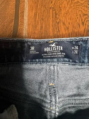 Hollister Ultra High Rise Dad Jean Straight Leg Wave Design Womens 3R or 26 thumbnail 2