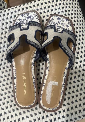 Madden Girl Helm Navy Floral Canvas H-Band Slide Sandals Square Toe 8M boho thumbnail 1