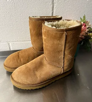 UGG Classic Chestnut Boots thumbnail 1
