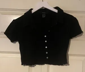 Black Button thumbnail 1