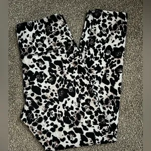 Balance Collection aka Marika High Rise Tummy Control Legging Sz L Leopard Print thumbnail 7