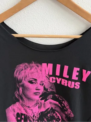 Miley Cyrus off thumbnail 3