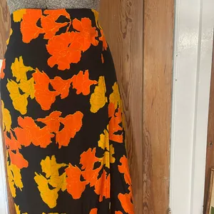 NWT Topshop Floral Asymmetrical Faux Wrap Midi Skirt Black Orange Size 10 💛🍄 thumbnail 6