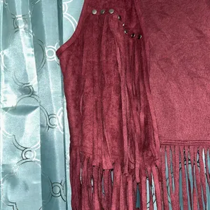 Meaveor Faux Suede Fringe Short Vest. EUC. Size Medium. Burgundy thumbnail 2