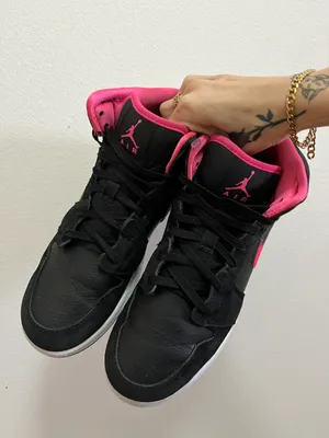 Jordan Air 1 Retro Mid GS ‘Hyper Pink’ thumbnail 3