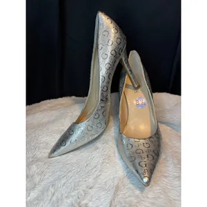 Guess Womens Silver Metallic G Logo Pointed Toe Stiletto Pumps Heels Size 8.5 thumbnail 3