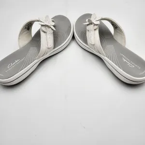 Clarks Sandals Womens 7 White Arla Glison Cloudsteppers Flower Thong Casual thumbnail 3