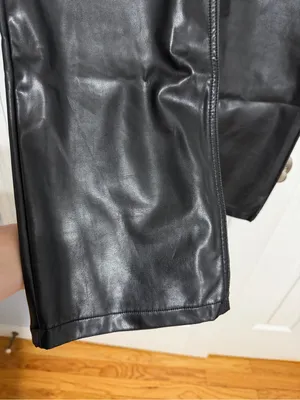 Abercrombie & fitch the 90’s straight ultra high-rise vegan leather size 32 14 thumbnail 6
