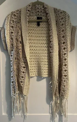 Women’s Boutique Crochet Cream High Low Shawl Duster Fringe Sz S thumbnail 1