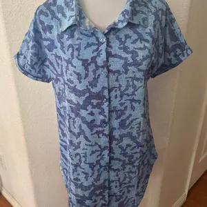 LuLaroe Camo Print Button-Down‎ Shirt Short Sleeve Blue Abstract Casual Top XS thumbnail 1
