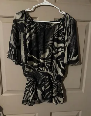 Beautiful blouse Multiple Size M thumbnail 1
