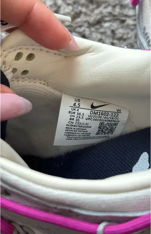 Off-White Nike Dunks thumbnail 5
