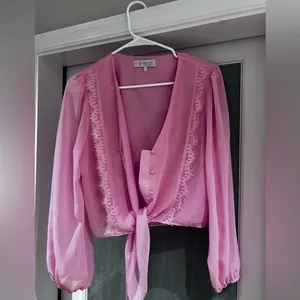 WAYF V-neck Pink Tie Front Blouse Lace Accent Top Small thumbnail 3