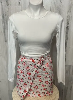 White Open-Back Long Sleeve Crop Top & Floral Mini Skirt Set – Size Small thumbnail 1