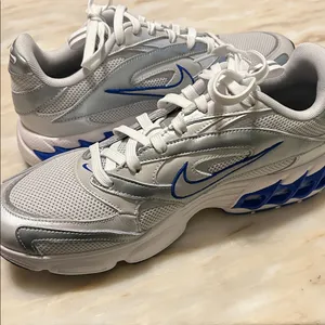 Nike Womens Zoom‎ Air Fire Metallic Silver/Blue Sneakers Size 10 thumbnail 4
