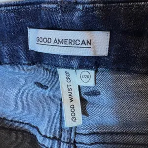 Good American Good Waist Crop Jeans Dark Wash‎ Size 6/28 thumbnail 5