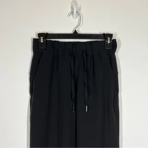 Lululemon On The Fly Pant Woven 27” Size 2 thumbnail 5