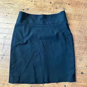 Banana Republic business casual black size 2 dark academia pencil skirt thumbnail 1