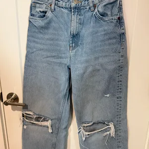 ZARA Wide-Leg Distressed High-Rise Jeans thumbnail 2