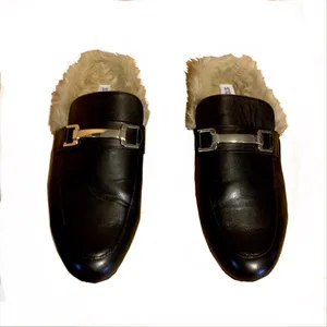 Steve Madden "Khloe” Black Leather With Faux Fur Lining Mule Slides (9) thumbnail 4