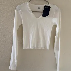 Brandy Melville Long Sleeve Top thumbnail 5