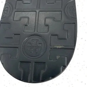 Tory Burch Thora Stingray Black Leather Thong Sandals Smoke Silver Foil Size 10 thumbnail 8