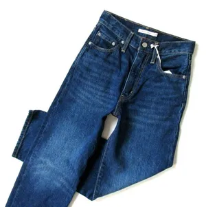 NWT Levi's Wellthread Ribcage Straight Ankle Super High Rise Crop Jeans 25 thumbnail 2