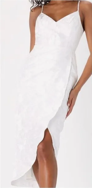 NWOT Lulus White Floral Jacquard Sleeveless Midi Dress thumbnail 1