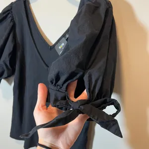 Maeve Anthropologie Black Ribbed Puff Sleeve V-Neck Tie Cuff Top Small Petite thumbnail 3