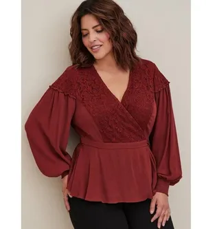 Torrid Crinkle Gauze Lace Inset Surplice Top Blouse Women’s Sz 1 1X/14-16 Red thumbnail 3