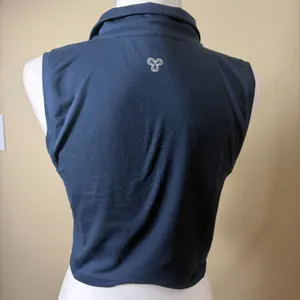ARITZIA TnAction Sport Top Preppy Collared Cropped Shirt Size large Black thumbnail 4