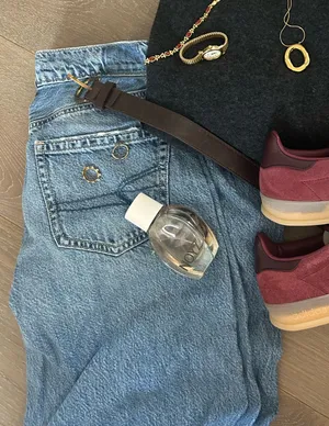 Super High-Rise Baggy Wide-Leg American Eagle Jeans thumbnail 1