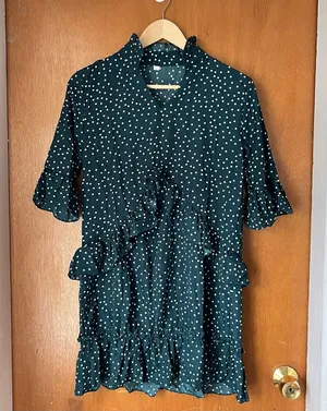 •Polka dot ruffled tunic• Size L Green Size L thumbnail 1