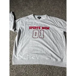 Feeling Festive Women's Gray "Sports Mom" Sweatshirt Size XL thumbnail 2