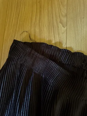 Wide Leg Pleated Pants in Black thumbnail 2