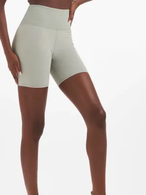 Vuori Women’s Rib Studio Bike Short High Waist Light Grey Size Small thumbnail 4