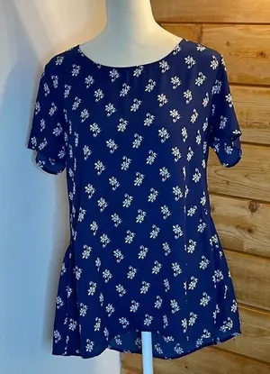 Pleione short sleeve flowing flower print shirt. Size XS. thumbnail 1