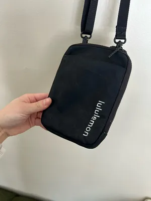 Lululemon Easy Access Crossbody bag black  thumbnail 4