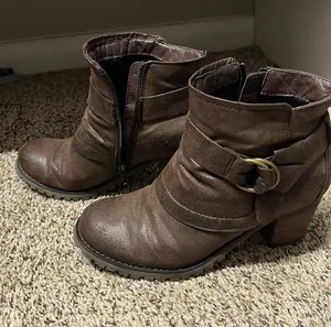Short brown heeled boots thumbnail 1