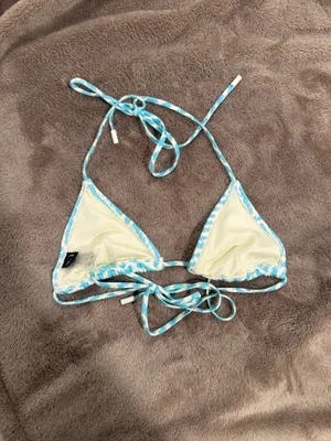 Trade!!! Triangl bikni top size xs just to small for me look for same print top thumbnail 2