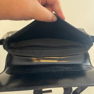 Y2K Style Black Patent Leather Guess Shoulder Bag thumbnail 5
