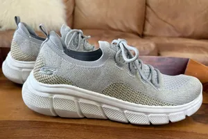 SKECHERS Memory Foam Sneakers Size 8.5 thumbnail 1