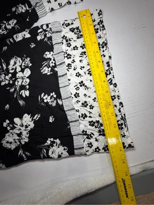 Simply Vera Vera Wang Black and White Floral Wide-Leg Bermudas thumbnail 3