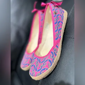 UGG women’s flats shoes size 9.5 like new thumbnail 5