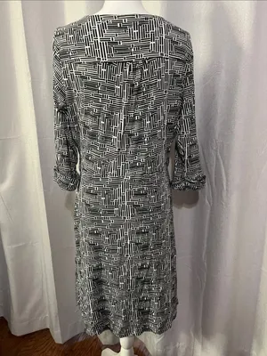 Black & White Geometric Wrap Dress - Women thumbnail 5