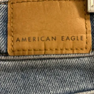 American Eagle Outfitters Women Blue Distressed High Rise Straight‎ Jeans Size 2 thumbnail 6