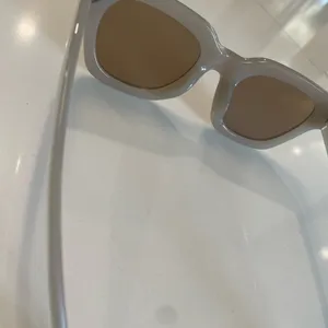 LIKE NEW Beige Tan Square Shaped Women's Sunglasses thumbnail 6