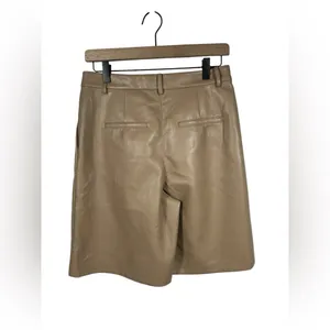 Aritzia Wilfred Vegan Leather Bermuda Shorts 4‎ Taupe Pleated High Rise NWT thumbnail 3