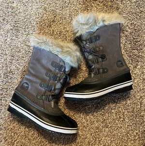 Sorel Joan of Arctic winter boots thumbnail 1