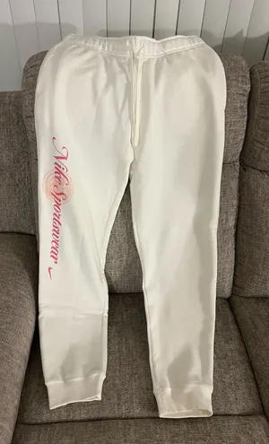 Women’s Nike Sportswear club fleece graphic pants thumbnail 1